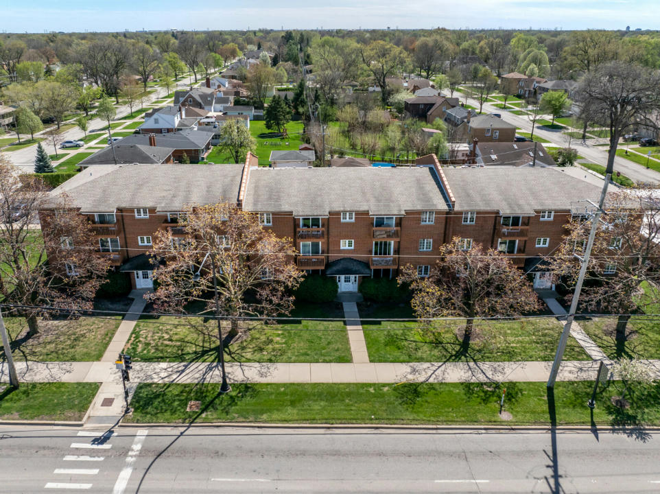 517 W CENTRAL RD APT 2B, MOUNT PROSPECT, IL 60056, photo 1 of 27