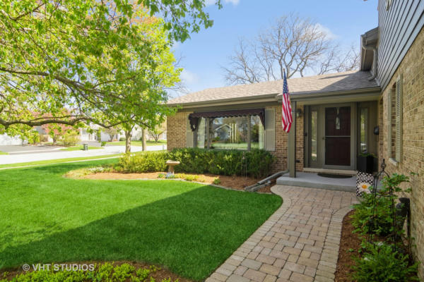 2537 N RALEIGH ST, ARLINGTON HEIGHTS, IL 60004, photo 4 of 40