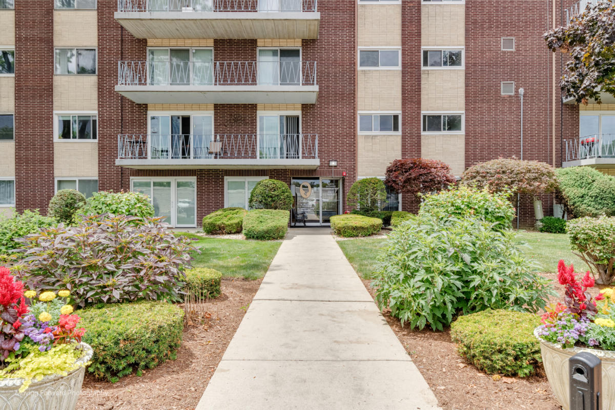 2900 MAPLE AVE APT 21A, DOWNERS GROVE, IL 60515, photo 1 of 41