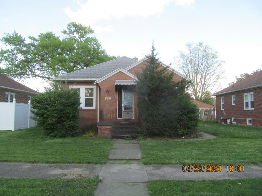 207 INDIANA AVE, STREATOR, IL 61364, photo 1 of 25