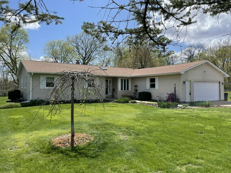 25667 FRONT ST Sterling IL 61081 For Sale MLS 11715969 RE MAX   0aef3c951c6b462bc3a2cc9af399ec3f815257d6 1 Large 