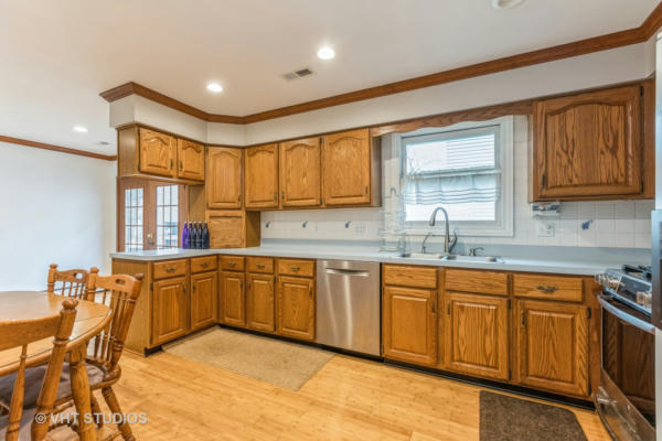 201 ACORN LN, LAKE IN THE HILLS, IL 60156, photo 5 of 17