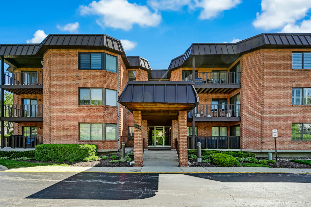 6401 CLARENDON HILLS RD APT 305, WILLOWBROOK, IL 60527, photo 1 of 16
