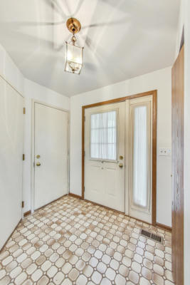 1939 N COLDSPRING RD, ARLINGTON HEIGHTS, IL 60004, photo 3 of 47