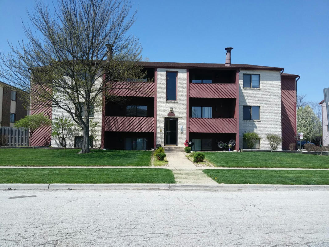 1913 TRACY DR APT 1C, BLOOMINGTON, IL 61704, photo 1 of 13