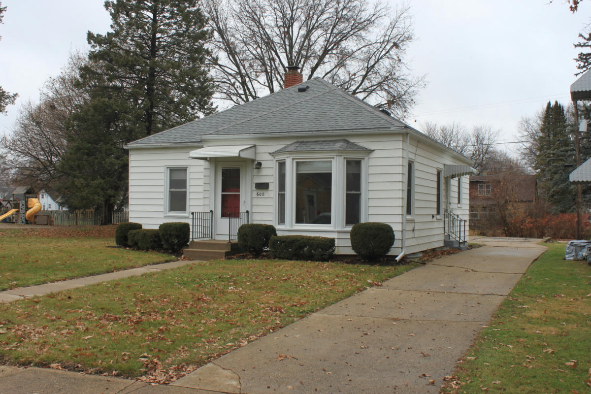 608 W 12TH ST Sterling IL 61081 Single Family Residence For Sale   3a5a6c343ab330c1ed8e8d698f226a95df0de56a 1 Large 