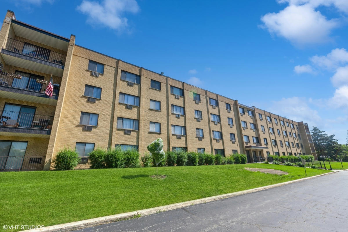 6660 S BRAINARD AVE APT 112, COUNTRYSIDE, IL 60525, photo 1 of 11