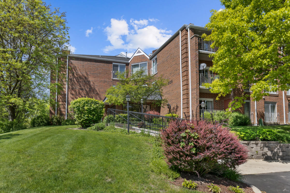 805 LEICESTER RD APT 114, ELK GROVE VILLAGE, IL 60007, photo 1 of 21