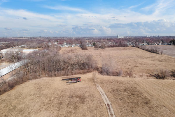 1723 SIX POINTS RD, BLOOMINGTON, IL 61701, photo 2 of 11