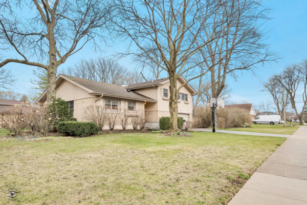 845 APPLETREE CT, NORTHBROOK, IL 60062, photo 2 of 52