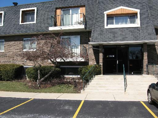 3850 S PARKWAY DR APT 1A, NORTHBROOK, IL 60062 - Image 1