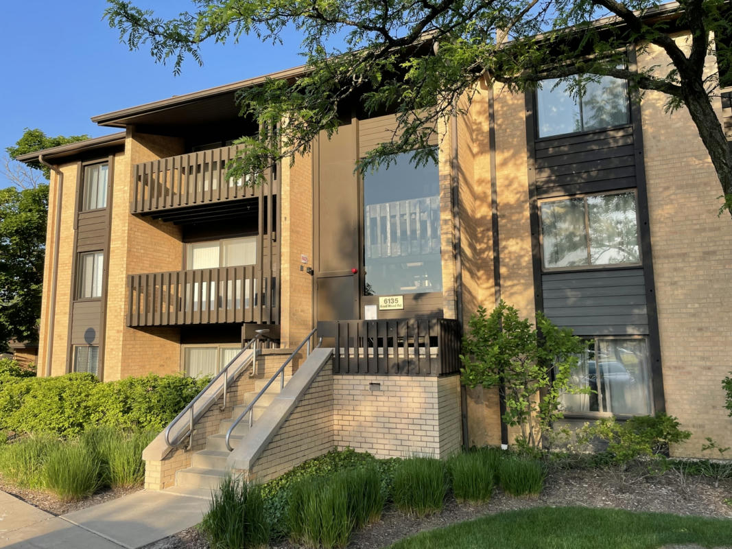 6135 KNOLL WOOD RD APT 303, WILLOWBROOK, IL 60527, photo 1 of 17