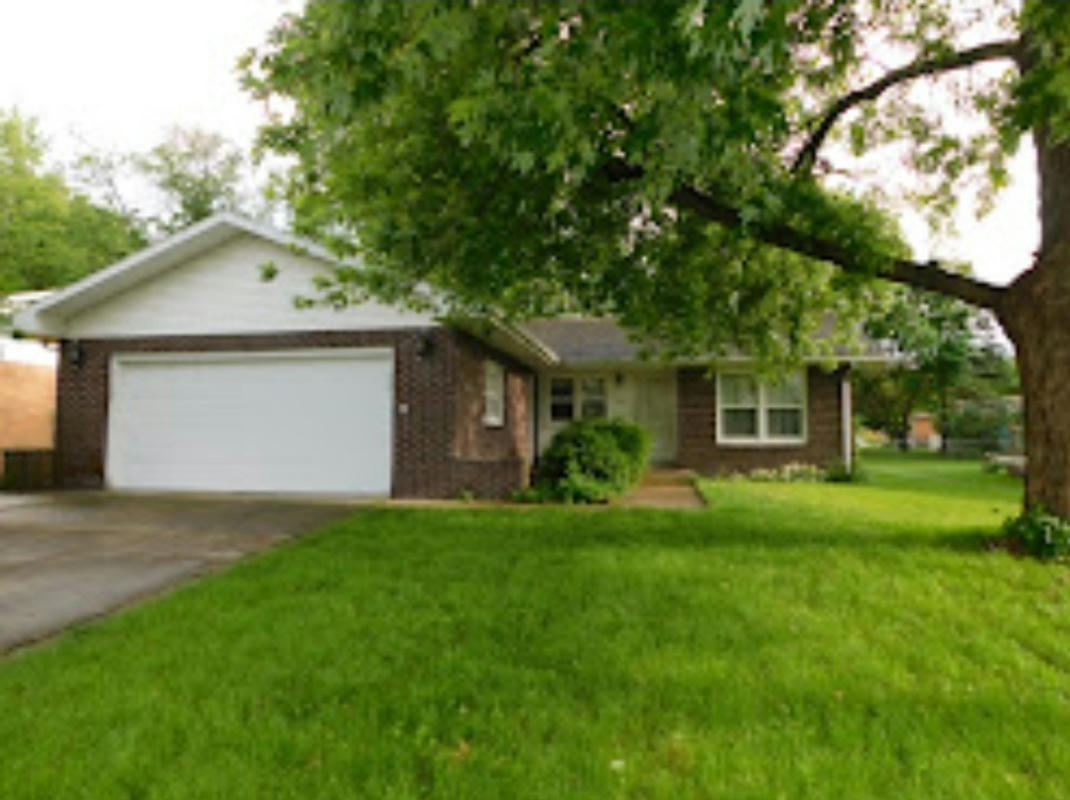217 W INDIANA ST, MOMENCE, IL 60954, photo 1 of 18