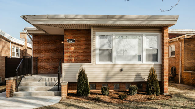 8921 S PHILLIPS AVE, CHICAGO, IL 60617 - Image 1