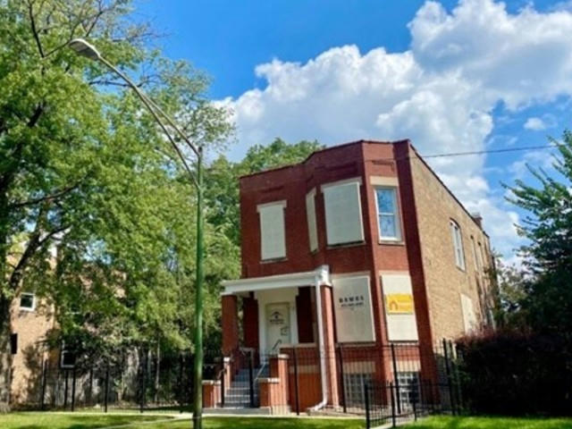 6633 S SAINT LAWRENCE AVE, CHICAGO, IL 60637, photo 1 of 8