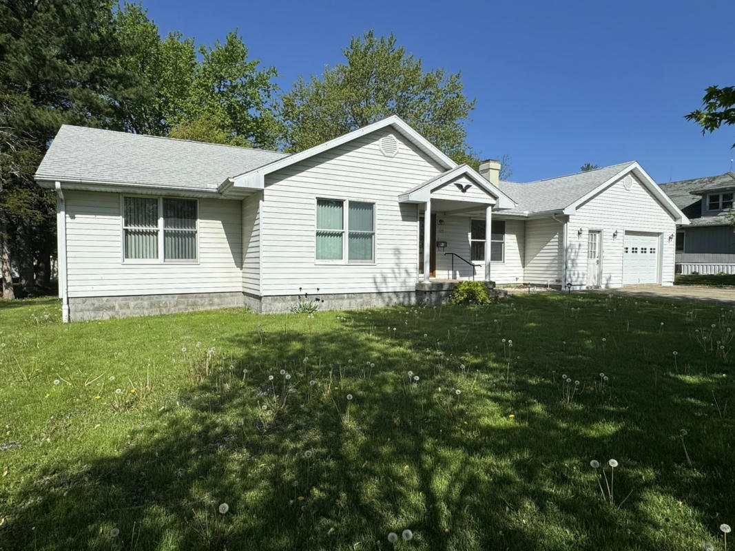 529 N LAWRENCE ST, GIBSON CITY, IL 60936, photo 1 of 40