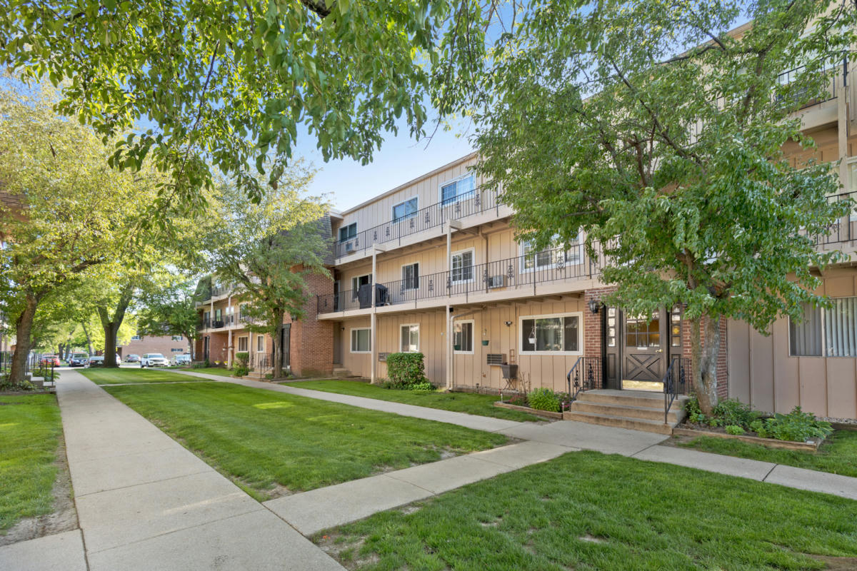 2508 ALGONQUIN RD APT 16, ROLLING MEADOWS, IL 60008, photo 1 of 14