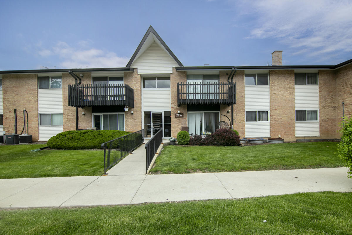 22A KINGERY QUARTER APT 101, WILLOWBROOK, IL 60527, photo 1 of 17