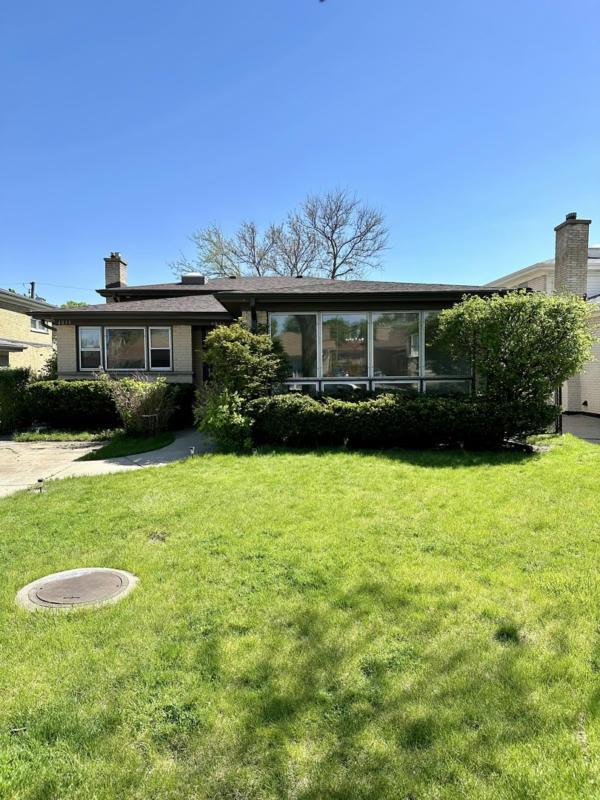 4833 W SHERWIN AVE, LINCOLNWOOD, IL 60712, photo 1 of 19