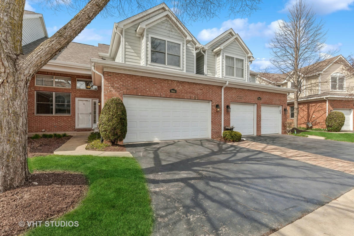 9044 FALCON GREENS DR, LAKEWOOD, IL 60014, photo 1 of 22