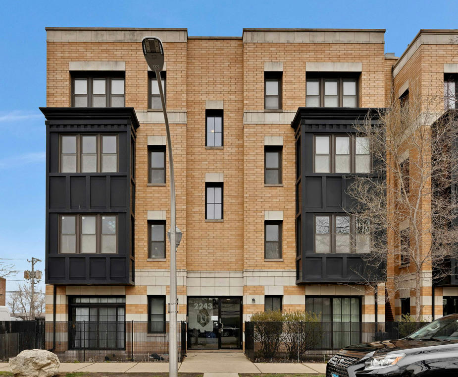 2243 N LISTER AVE APT 402, CHICAGO, IL 60614, photo 1 of 20