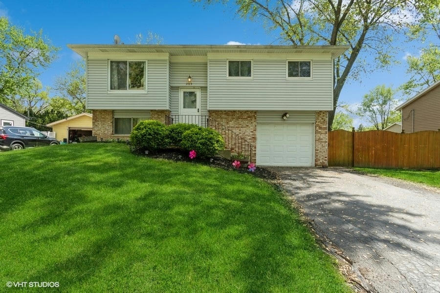 305 HADLEIGH RD, BOLINGBROOK, IL 60440, photo 1 of 14