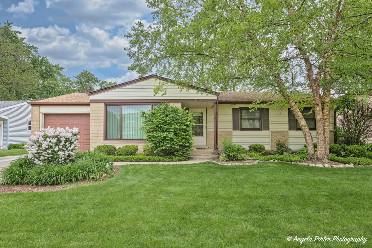 1925 N VERDE DR, ARLINGTON HEIGHTS, IL 60004, photo 1 of 21