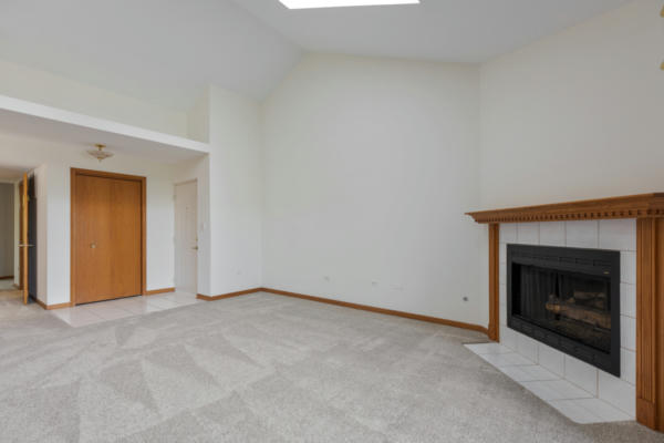 6402 PINE CONE DR APT 4, TINLEY PARK, IL 60477, photo 5 of 25