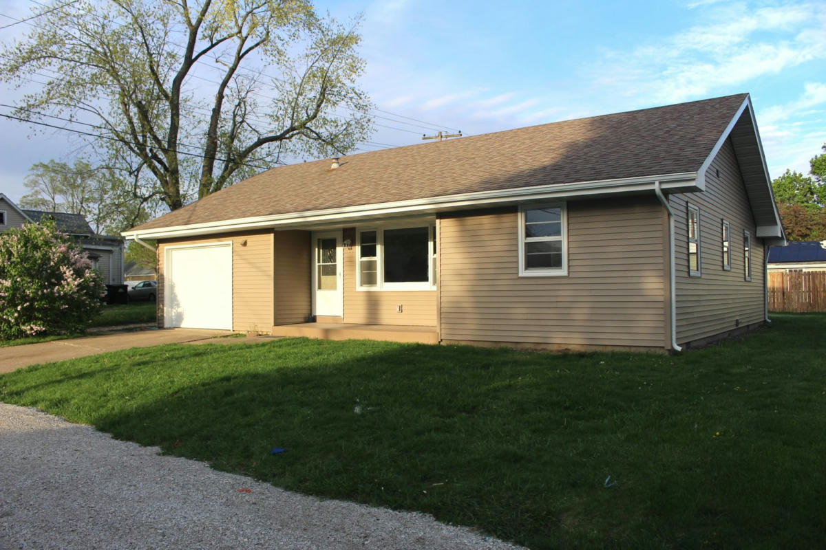 104 N MULBERRY ST, CLINTON, IL 61727, photo 1 of 30