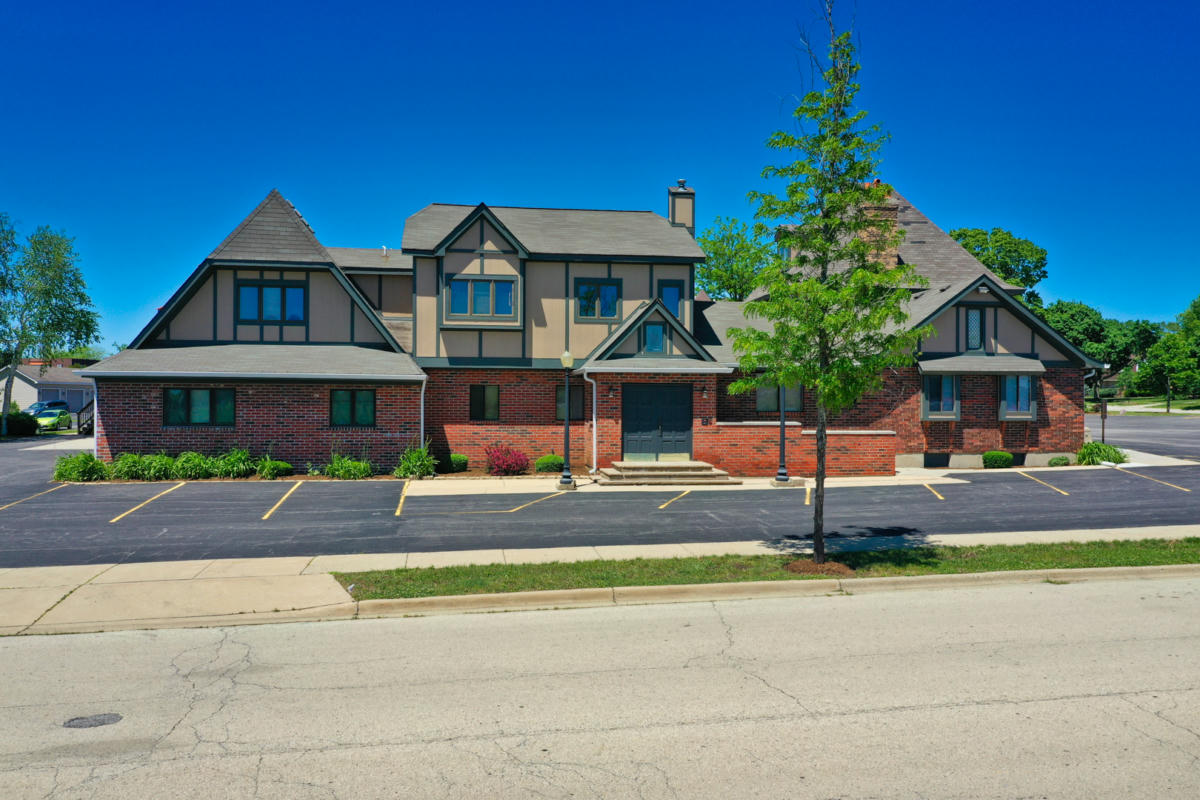 825 VILLAGE QUARTER RD # 825B, WEST DUNDEE, IL 60118, photo 1 of 58